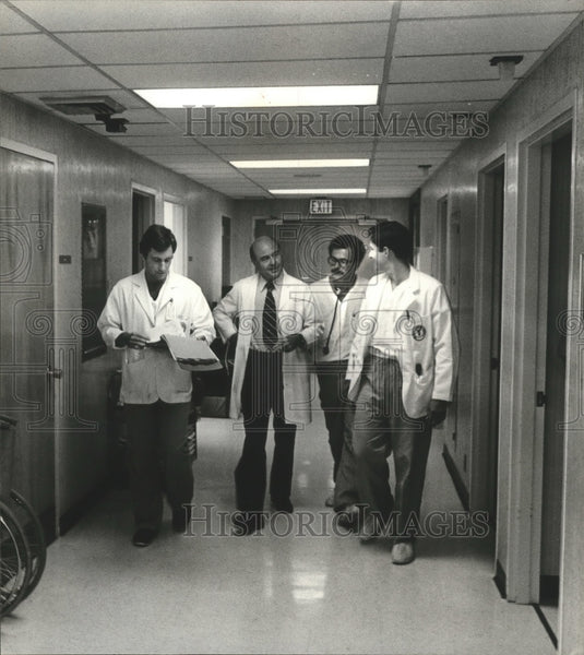 1981, Alabama University hospital, Dr. James Flowers with residents - Historic Images