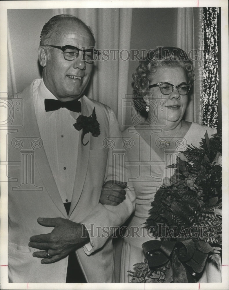 1975 T. Earl Diffee and Mrs. Diffee at President's Ball Event - Historic Images