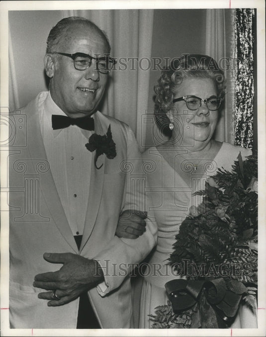 1975 T. Earl Diffee and Mrs. Diffee at President's Ball Event - Historic Images