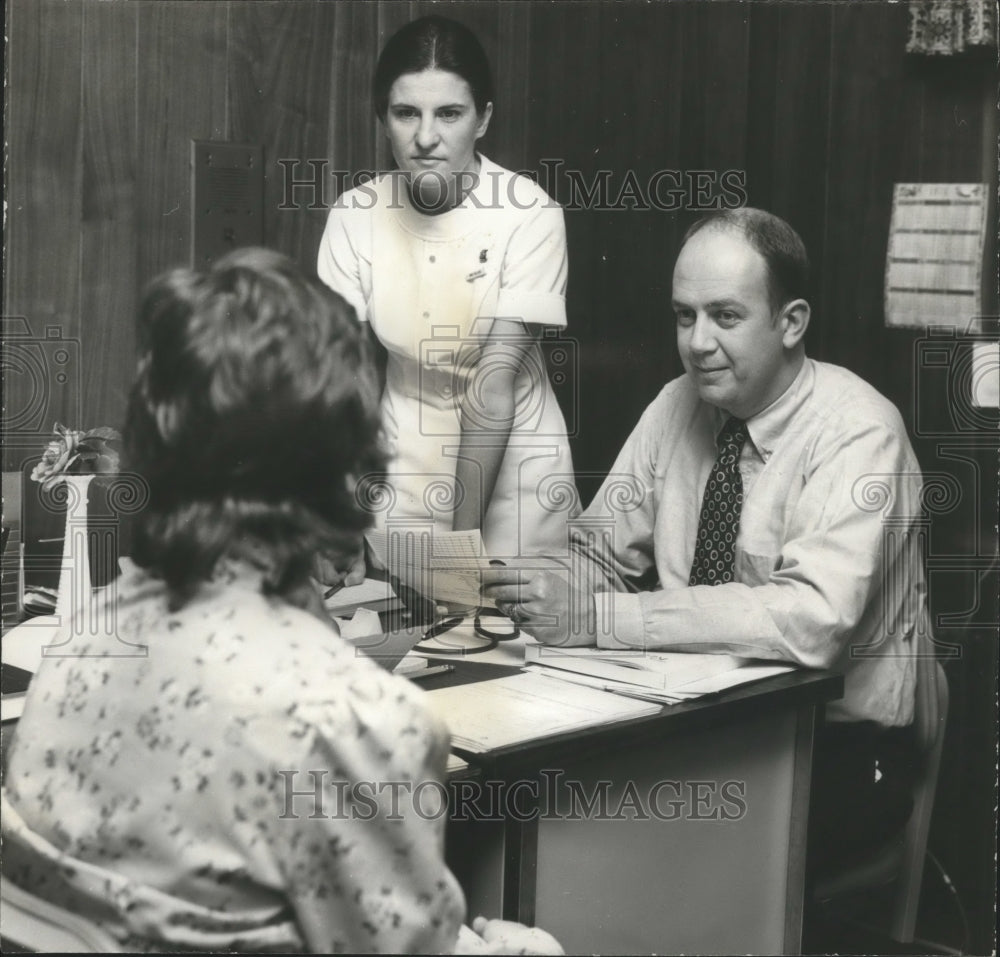 1974 Press Photo nurse Rosemary Rollins &amp; Dr. Henry Crommelin Jr., Alabama - Historic Images