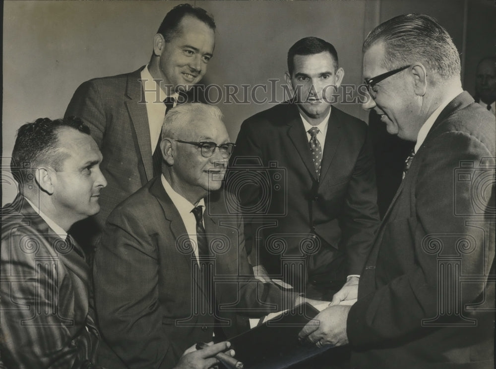 1961 Press Photo Corrections groups map convention plans, meeting; Sam Esslinger - Historic Images