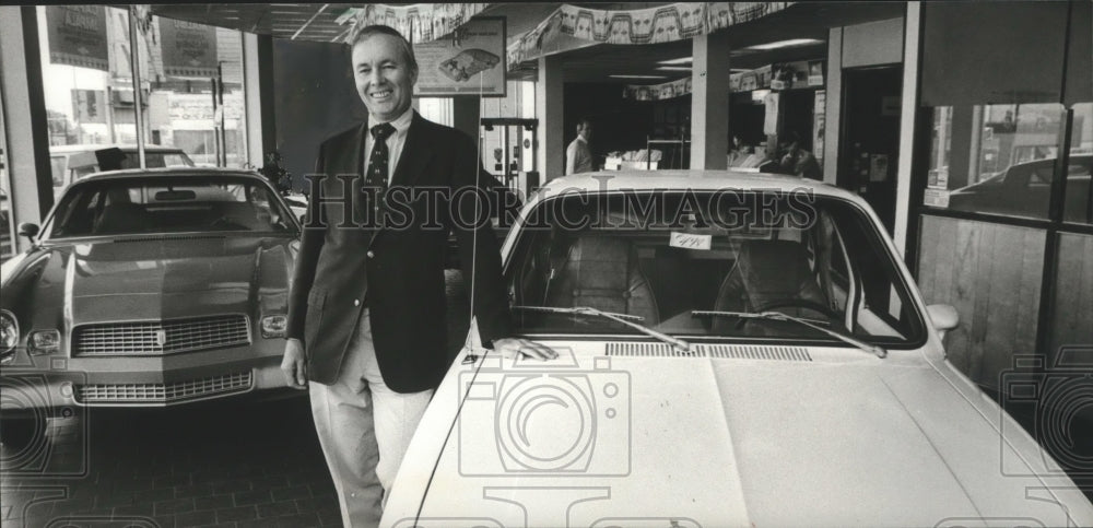 1980 Auto Dealer Leon Edwards of Edwards Chevrolet, selling cars - Historic Images