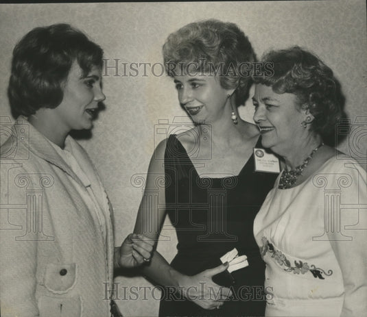 1965, Wives of Alabama Press Association members at Winter Meeting - Historic Images
