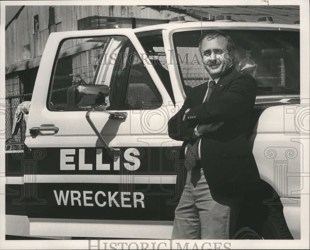 1990, Ron Ellis, awarded city's wrecker contract, Alabama - abna28489 - Historic Images
