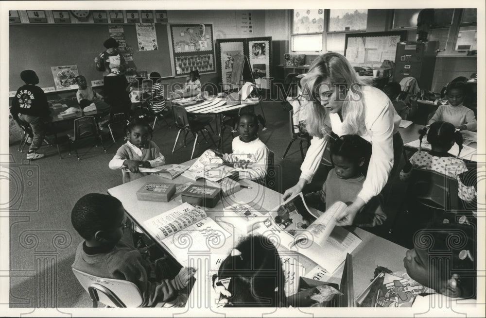 1991 Press Photo Crowded classroom at Aliceville Elementary school - abna28535 - Historic Images