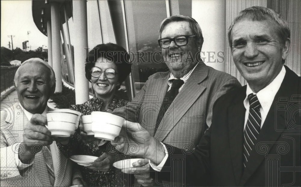 1971 Press Photo Crippled Children&#39;s Foundation toasts 50th birthday, Alabama - Historic Images