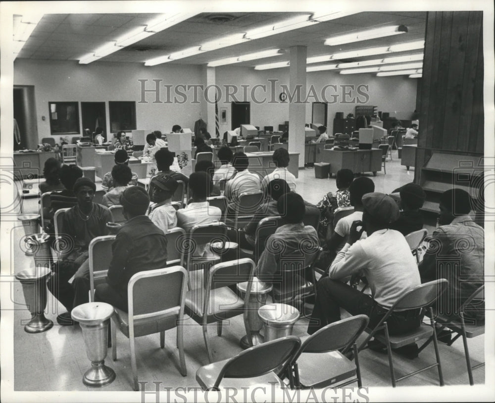 1978 teens wanting employment, Alabama Youth Opportunity Center - Historic Images