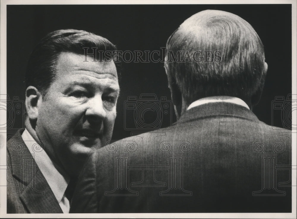 1991 Chief Deutcsh talks with his attorney, Alabama trial - Historic Images