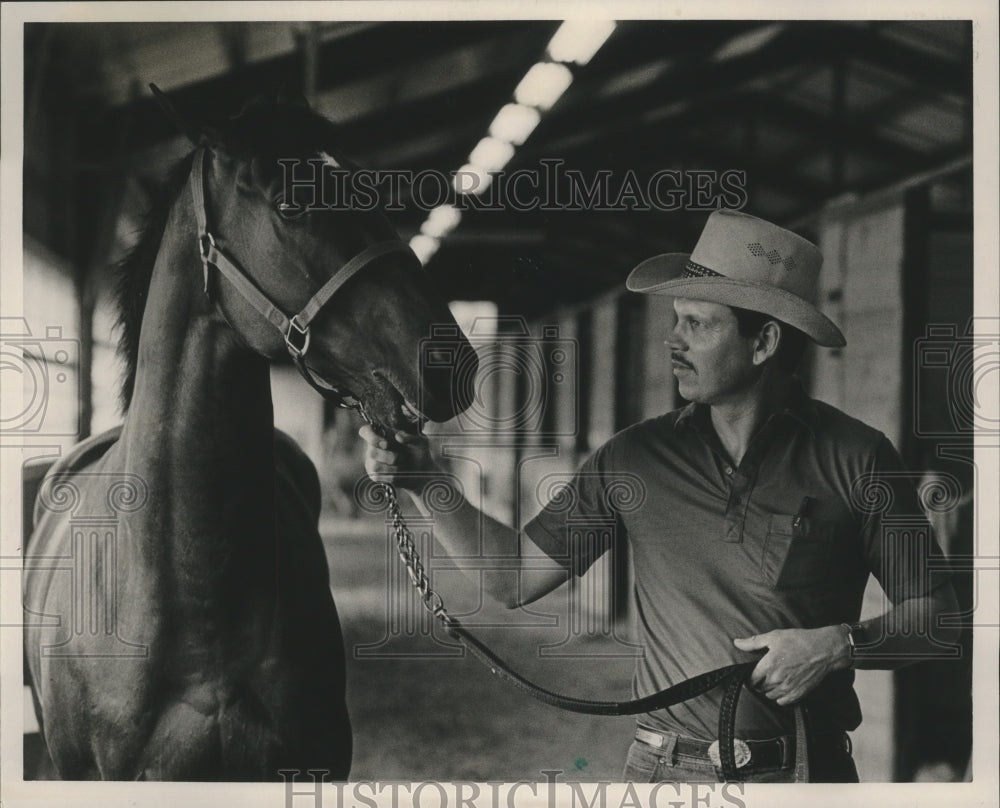 1987 Press Photo Kim Ellsworth, Horse trainer, Birmingham turf Club, horse, AL - Historic Images