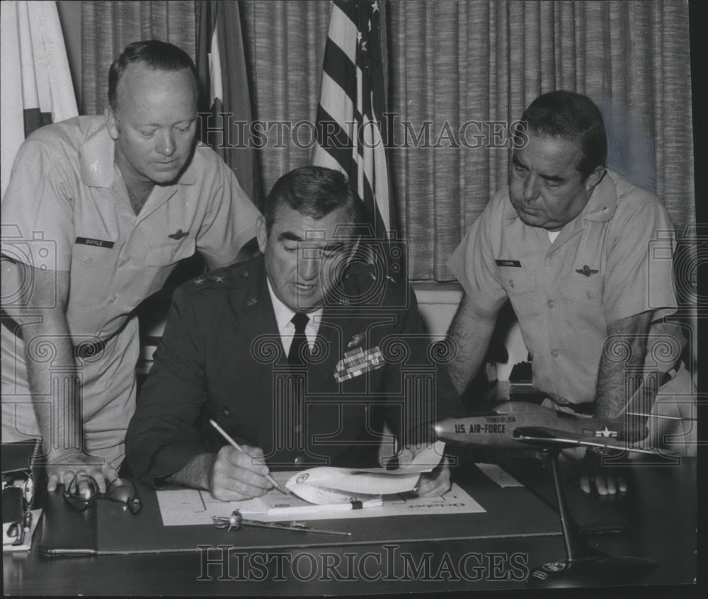 1970 Press Photo National Guard officials checking reports - abna28687 - Historic Images