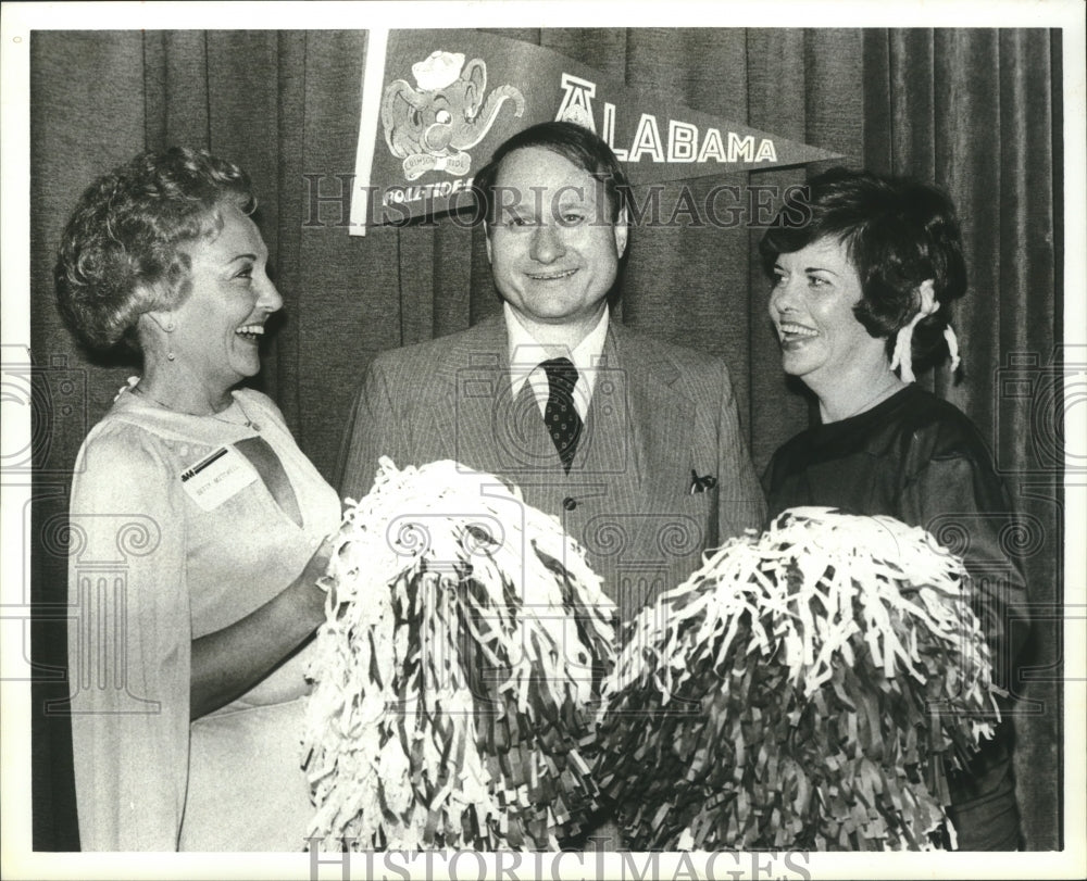 1978 Dr. Dan Douglas honored at Boss of the Year, Birmingham - Historic Images