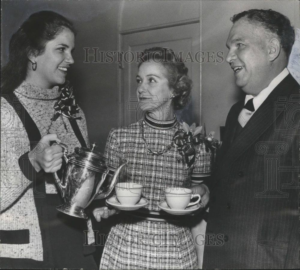 1973 Press Photo Birmingham Debutante Club member Martha Cox, Dr. &amp; Mrs. Cox - Historic Images