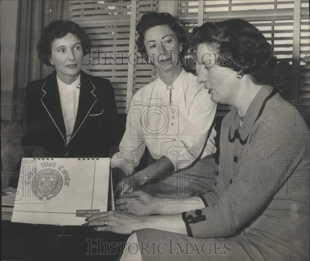 1960 Press Photo Clubwomen Mark Festival Days on Calendar, Alabama - abna28738 - Historic Images