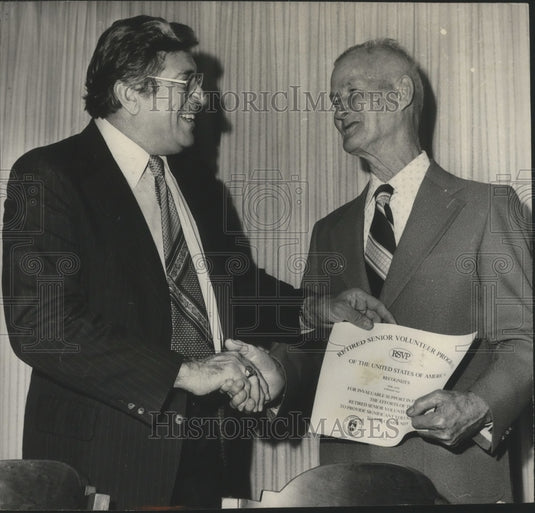 1977, U.S. Representative Bill Dickinson honors Albert Shelly's work - Historic Images