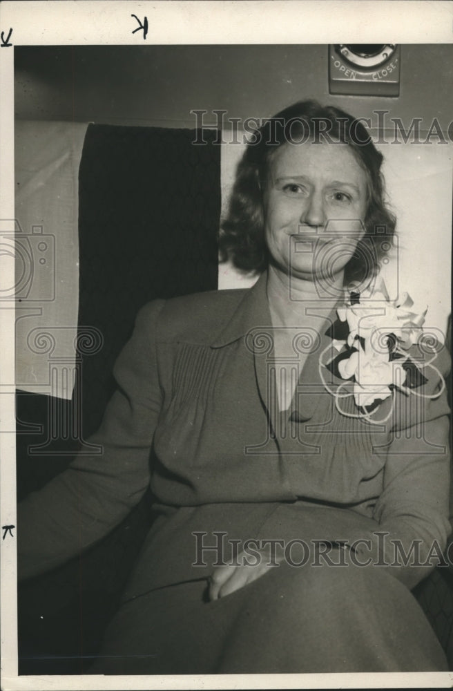 1942 Lily Mae Caldwell wearing corsage - Historic Images