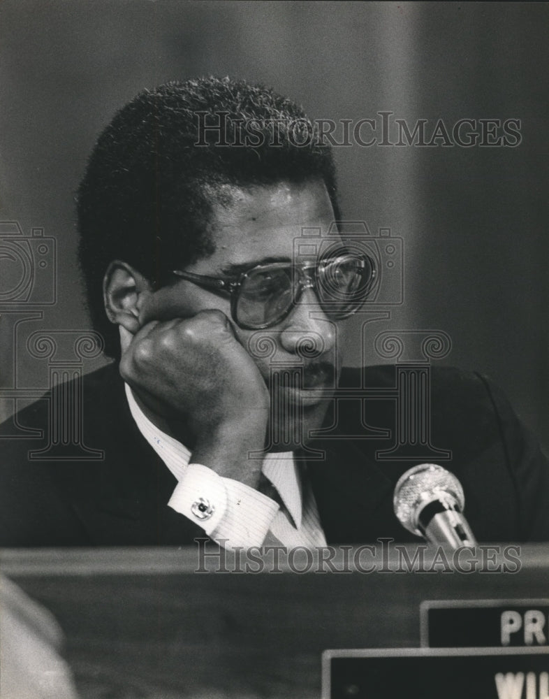 1985 William Bell in meeting - Historic Images