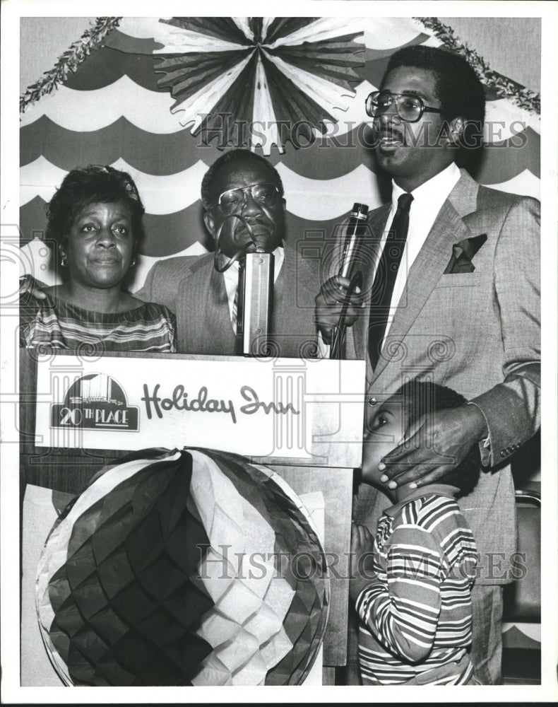 1981, Mary and Eddie Blankenship, William Bell and son Tony - Historic Images