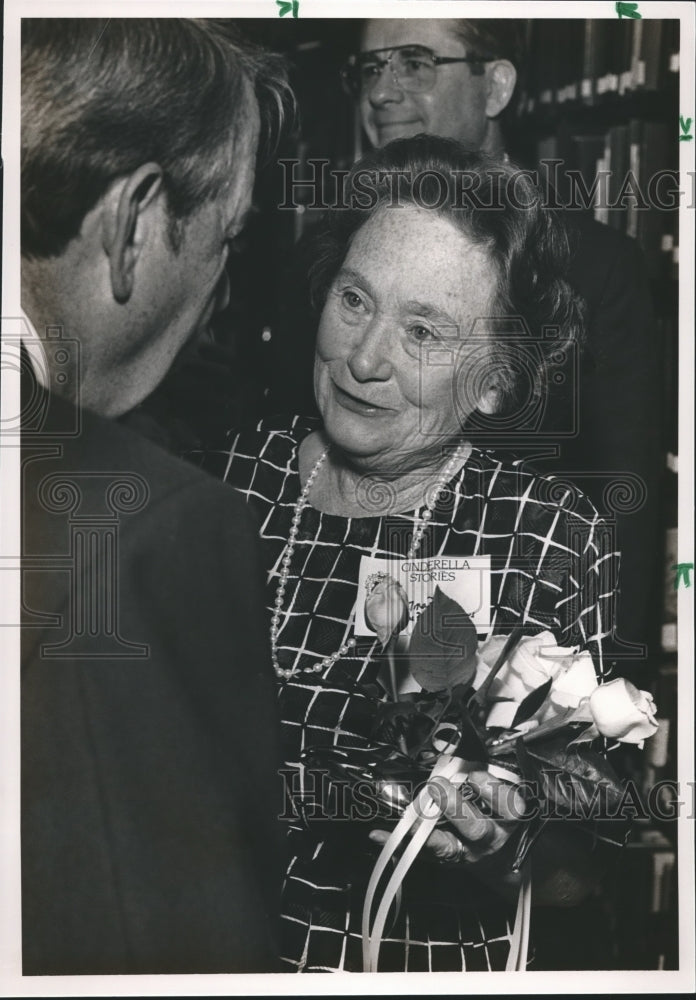 1990 Elma Bell receives congratulations for Historic Press Award - Historic Images