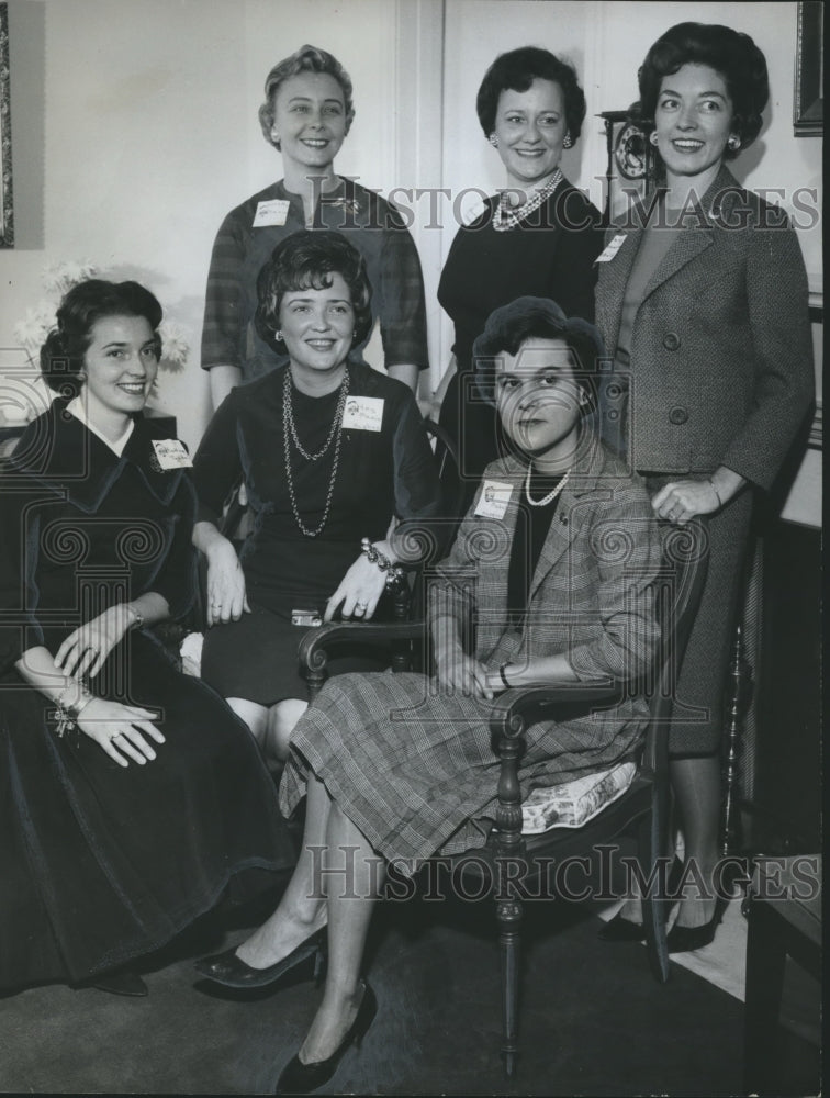 1962 Press Photo New Members of the Service Guild of Birmingham, honored at home - Historic Images