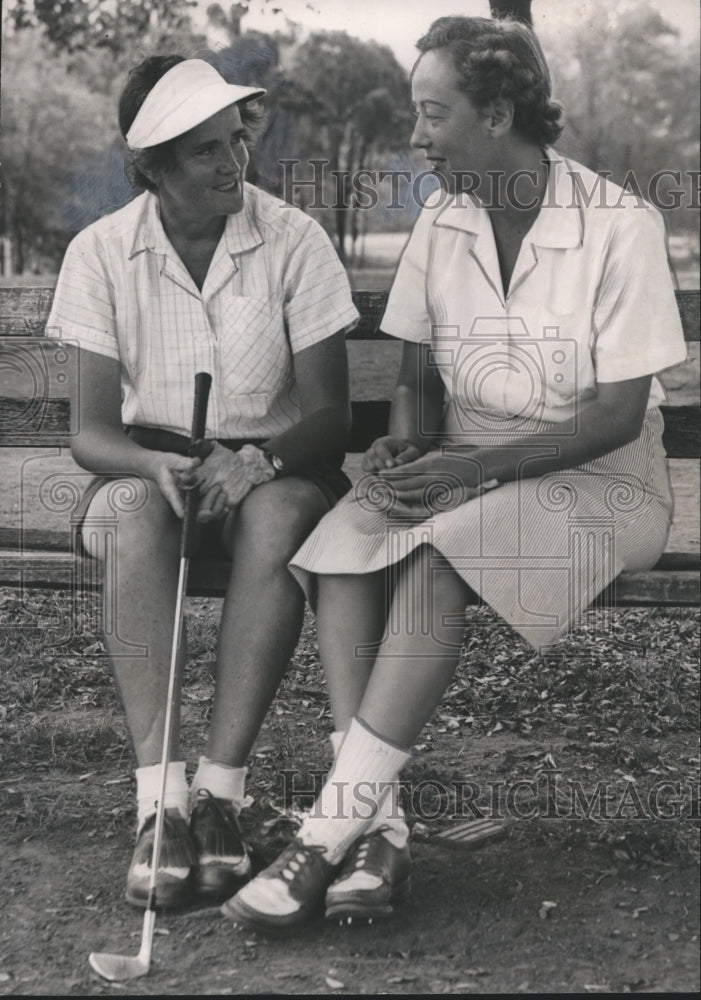 1955 Press Photo Mrs. Sam Upchurch with Millie Lee Ashley at golf tournament - Historic Images