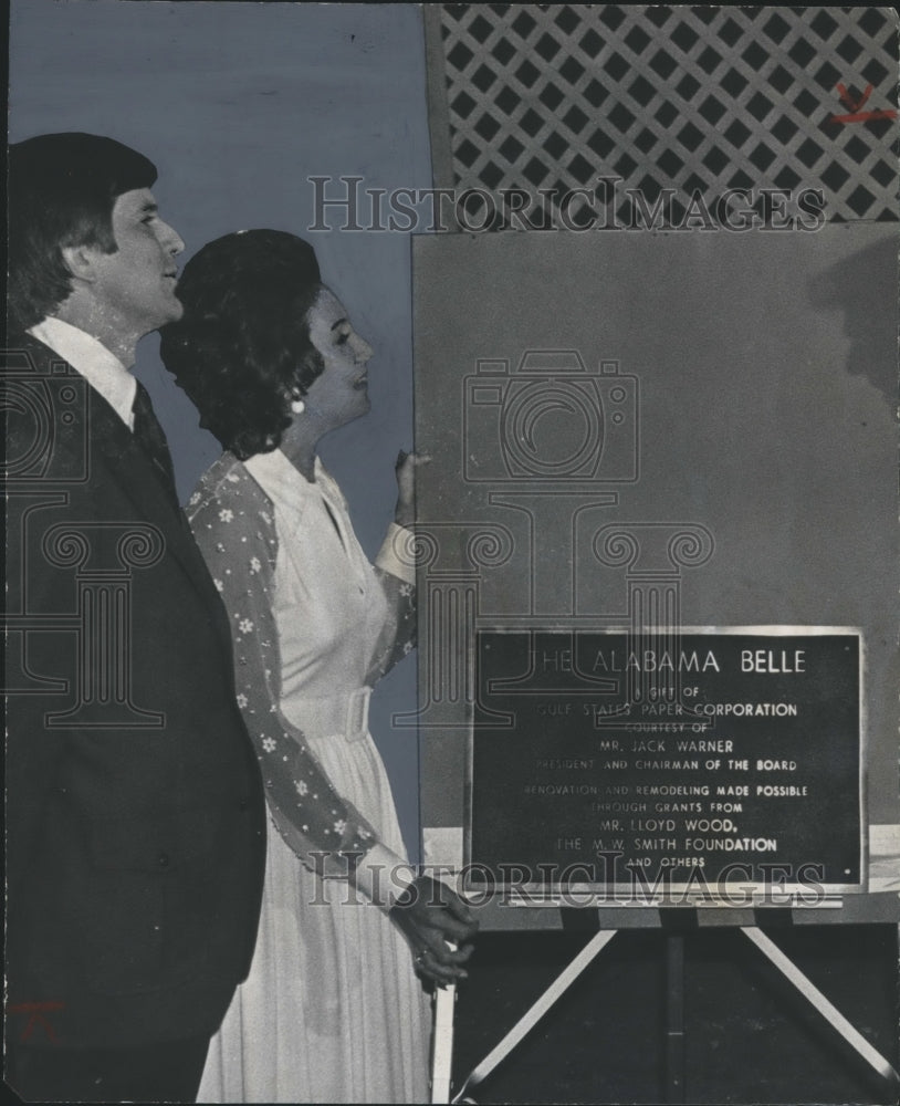 1974 Press Photo Governor&#39;s wife Cornelia helps dedicate Alabama&#39;s River Belle - Historic Images