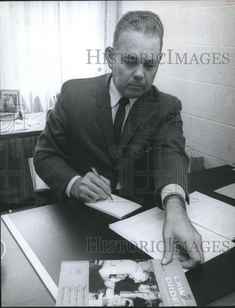 1968 Press Photo Police Chief Thomas Ward of Fairfield, Alabama - abna28978 - Historic Images