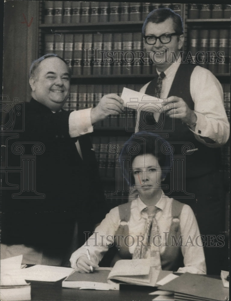 1970, Felton Collier hands check to Robert "Bob" Vance for Race - Historic Images