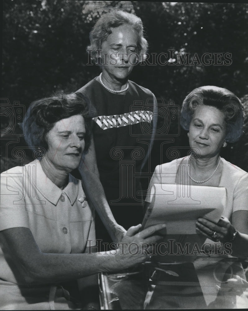 1969 Press Photo Planners for luncheon of Linly Heflin Unit meet - abna29020 - Historic Images