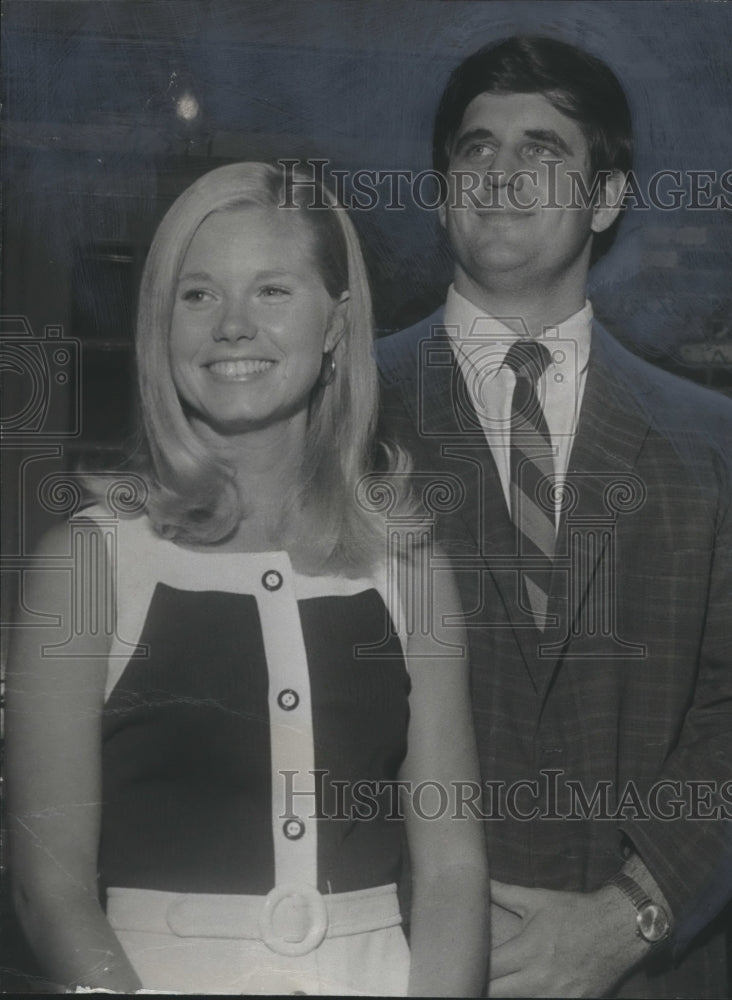 1971 Press Photo Linda and Bobby Vann - abna29021 - Historic Images