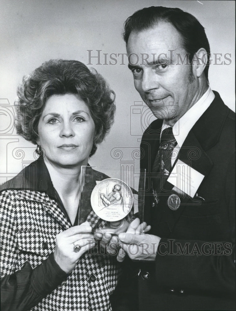 1976, Shades Mountain Community School PTA wins top award - abna29067 - Historic Images