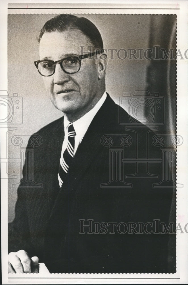 1990 W. J. Cabaniss - Historic Images