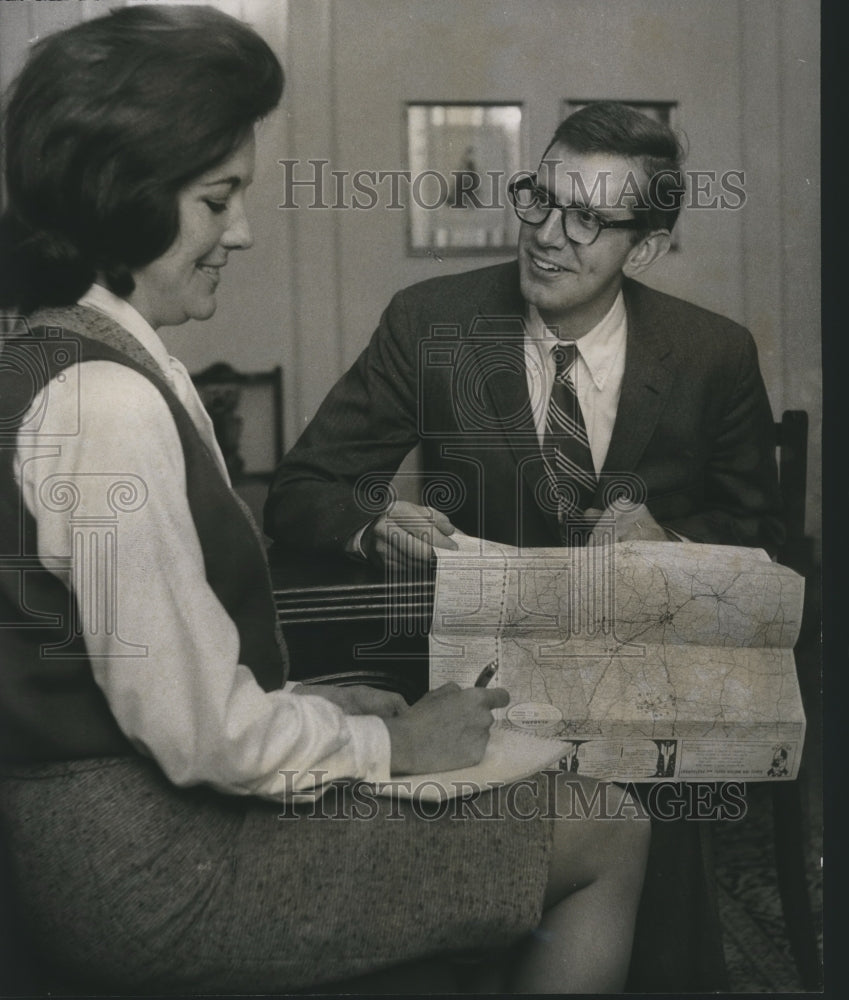 1966 Press Photo Peter Culman, Joyce Hardy Discuss State Arts Council - Historic Images