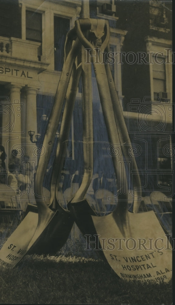 1969 Press Photo Golden Shovels, Ground Breaking for Saint Vincent Hospital - Historic Images
