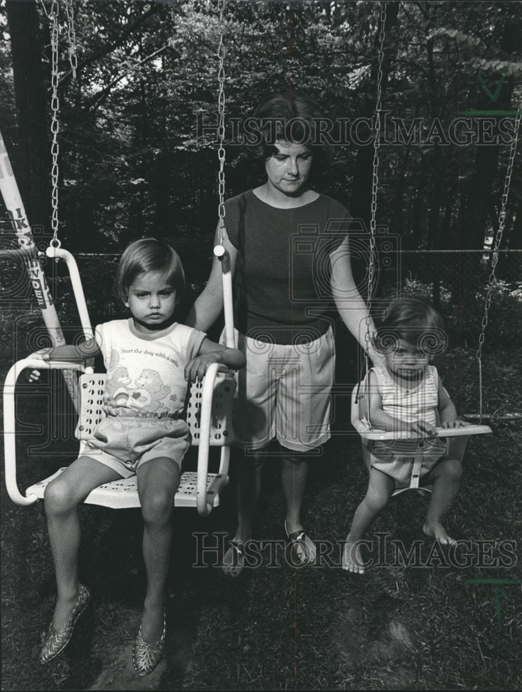 1984, transplant patient, Mrs. Cochran with Kellie &amp; Liz, Alabama - Historic Images