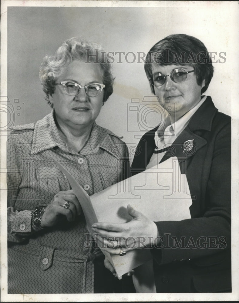 1977, Mrs. Lois Whitten of Freedoms Foundation with Miss Williams - Historic Images