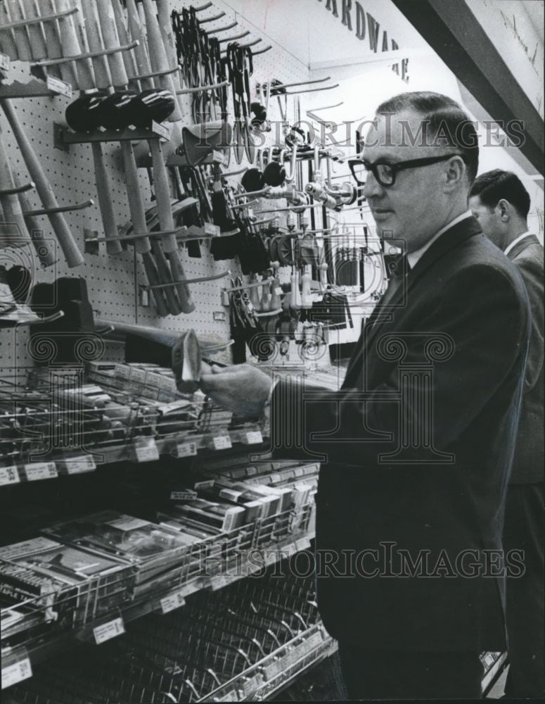 1969 Press Photo L. R. Whittington, Sears, Roebuck Birmingham area sales manager - Historic Images