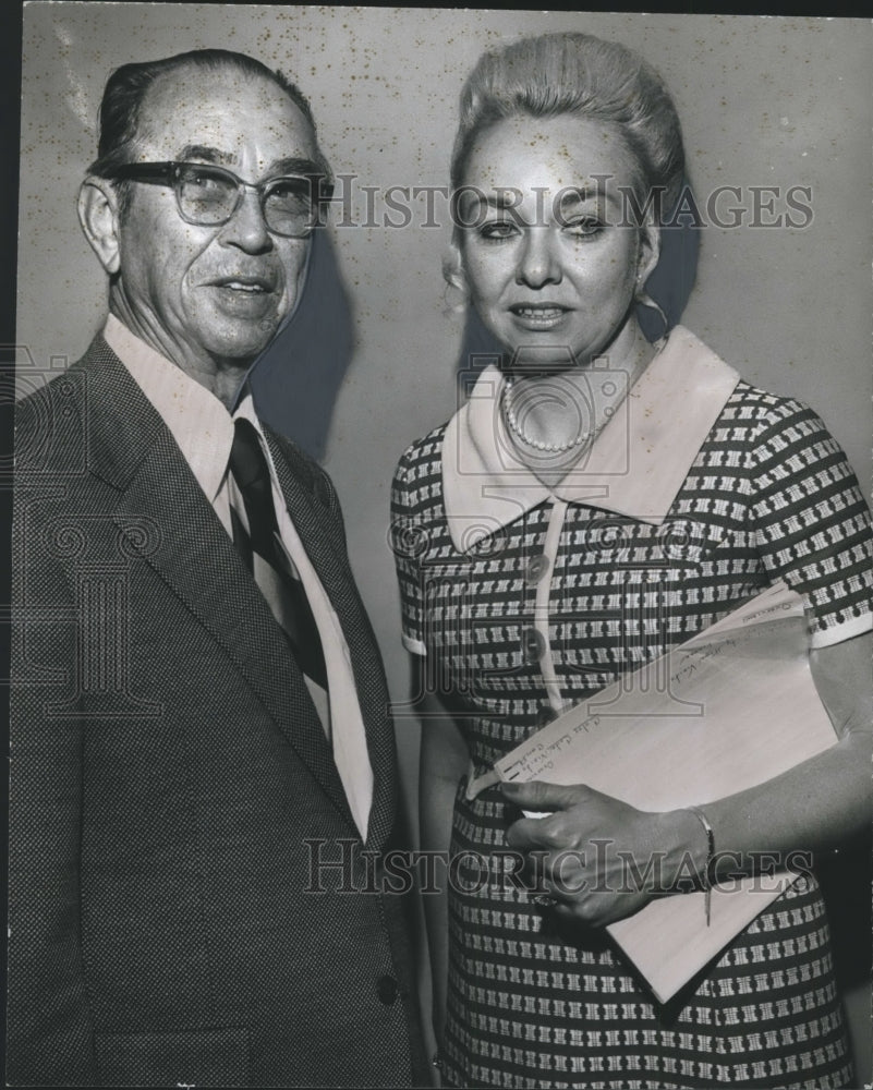 1973 Press Photo Eugene Fitzgerald of Pinson, and Doctor Charlotte Cumbie - Historic Images