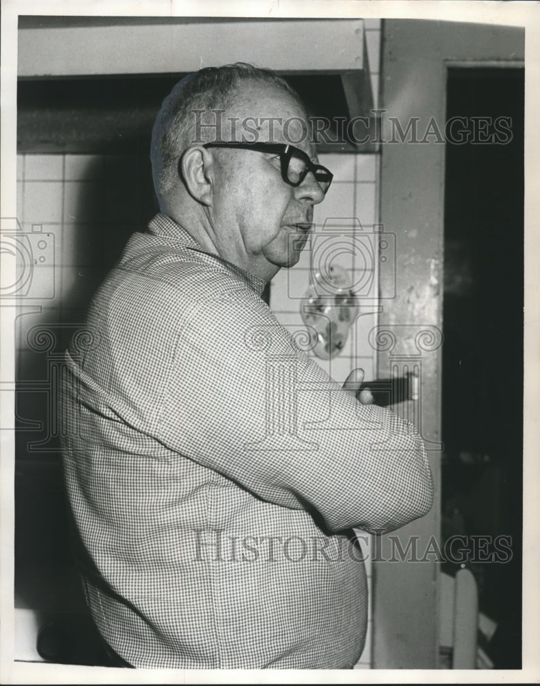 1965 Press Photo Albert Cunningham, Husband of murdered woman in West End - Historic Images