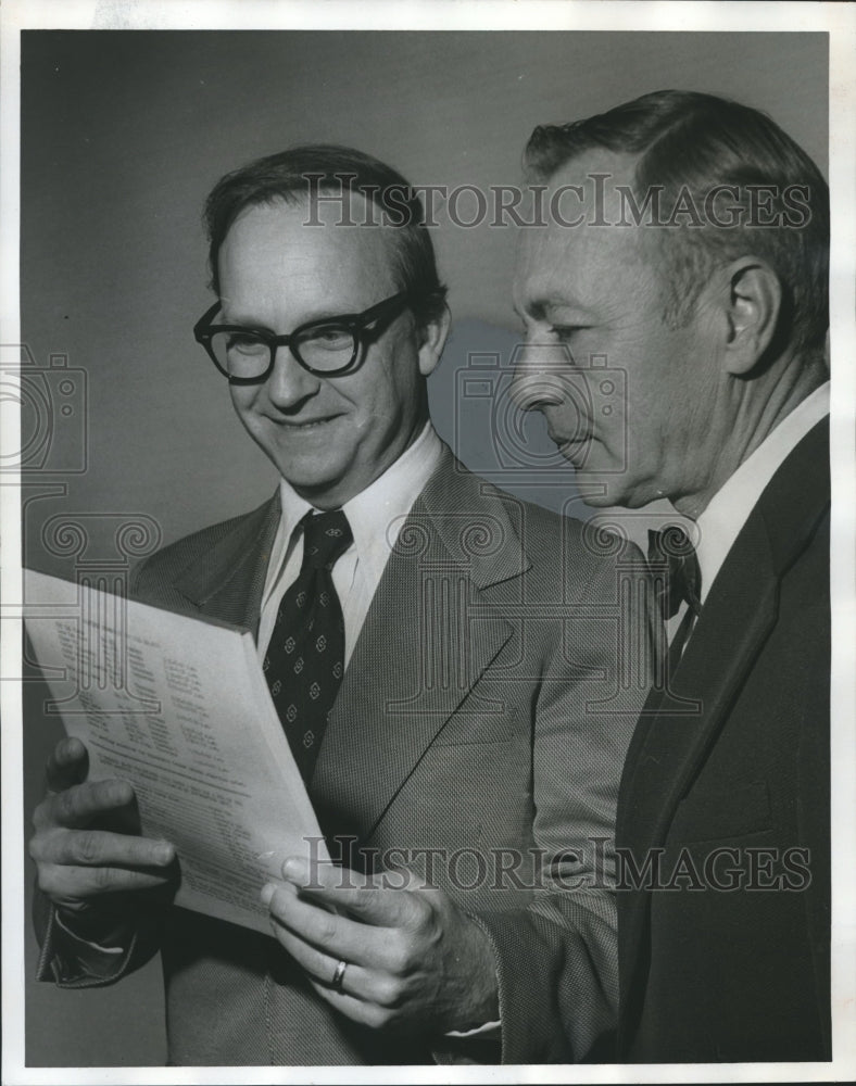 1972 Press Photo Educators discuss University of South Alabama Medical College - Historic Images