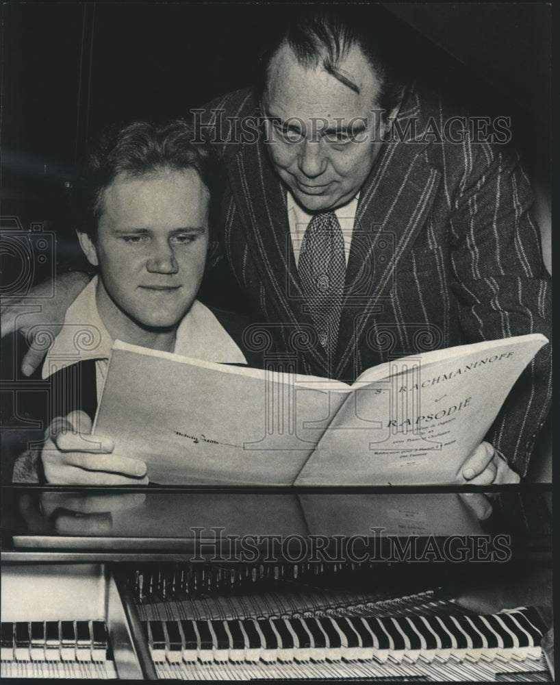 1977, Pianist Michael Dulin and Conductor Amerigo Marino study score - Historic Images