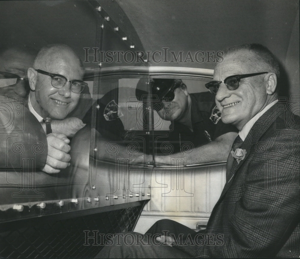 1970 Press Photo Deputy Police Chief Jack Warren and Bill Haley in Police Car - Historic Images