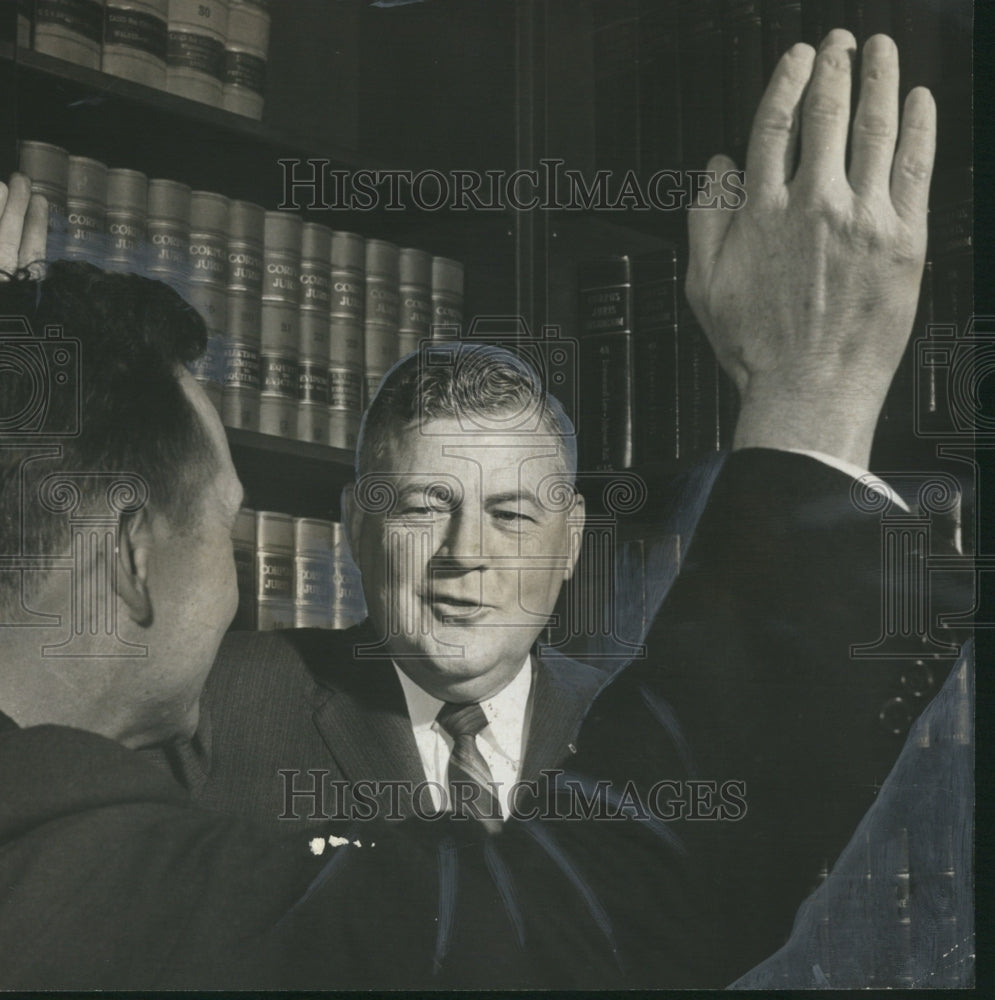 1962 Press Photo William R. Vance Takes Oath of Office, Jefferson County Judge - Historic Images