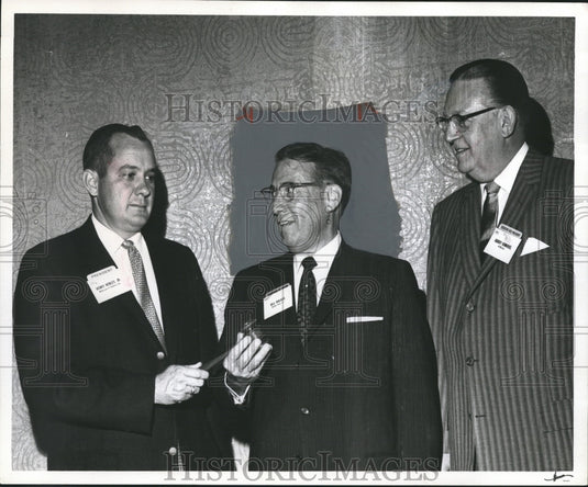 1961 Press Photo Druggist W. W. Walker with Others - abna29672 - Historic Images