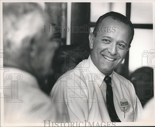 1989, Senator Bill Cabaniss smiles during a coffee meeting - Historic Images