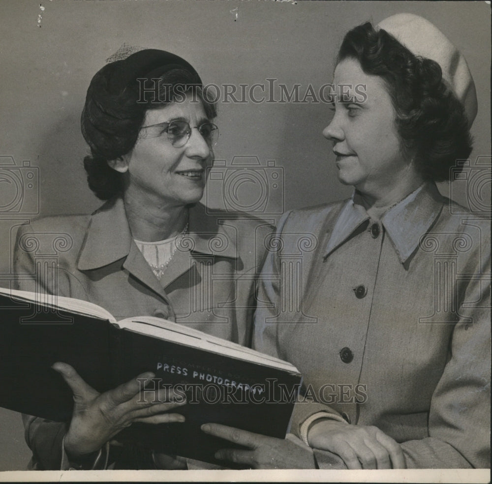 1951 Press Photo Mrs. Frank G. Bell, Mrs. E. A. Davis and Press Photography Book - Historic Images