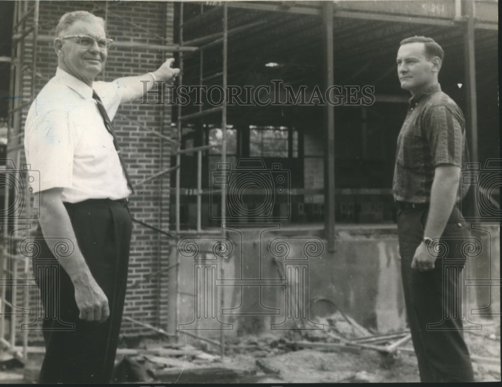 1965 Press Photo Snead College President John P. Tyson with Bill Sprouse, Others-Historic Images