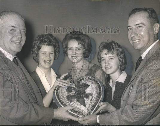 1962 Press Photo Birmingham Kiwanis Members proudly showed off their daughters - Historic Images
