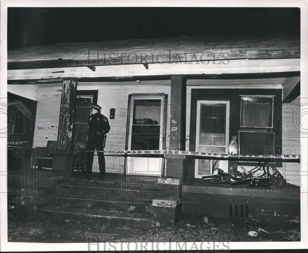 1991, Birmingham, Alabama Police Officer Guards Crime Scene - Historic Images