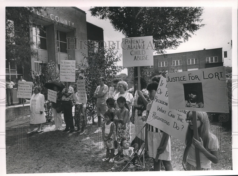 1988, Protesters in Child Abuse Case Picket, Marshall County Jail - Historic Images