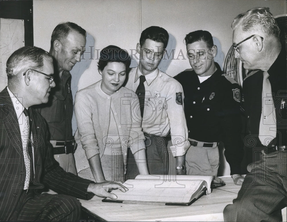 1956 Press Photo Sheriff Howard Turner with Police Department Faculty at Meeting - Historic Images